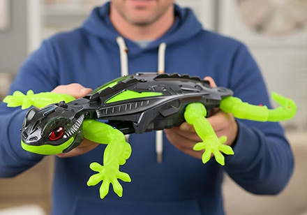 Hex Bots RC Gekon – jedinstvena igračka na daljinsko upravljanje koja se penje po zidovima i stropu.