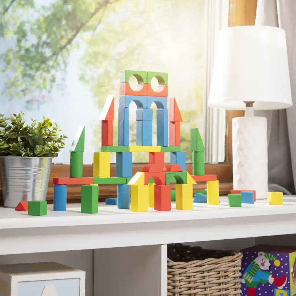 Finition détaillée des blocs en bois lisses pour un jeu en toute sécurité.