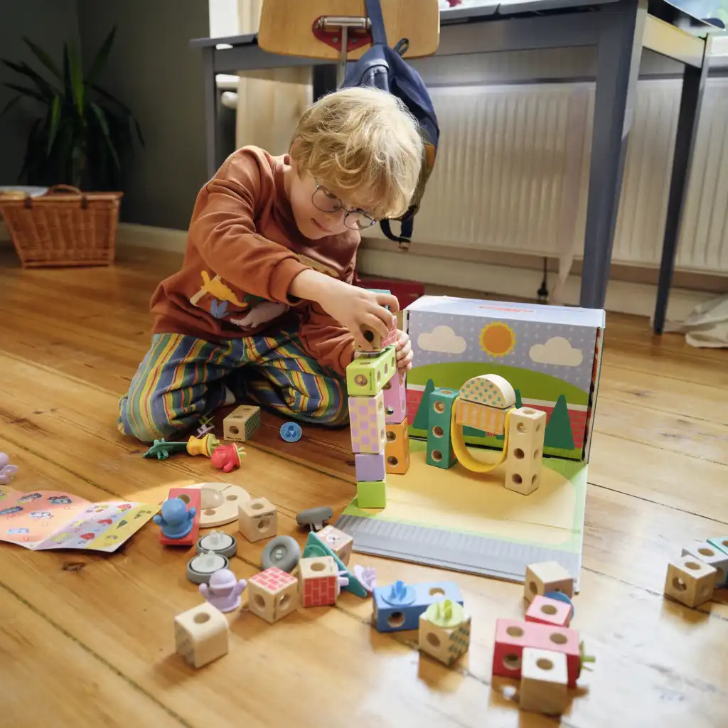 Soutenez le développement sain de l'enfant à travers un jeu significatif.