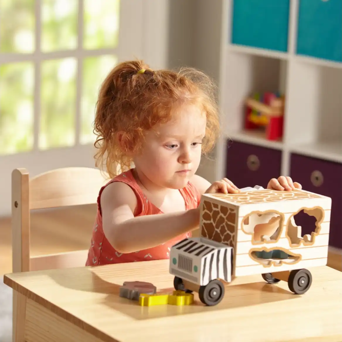 Divertissement sûr avec des matériaux naturels pour les tout-petits.