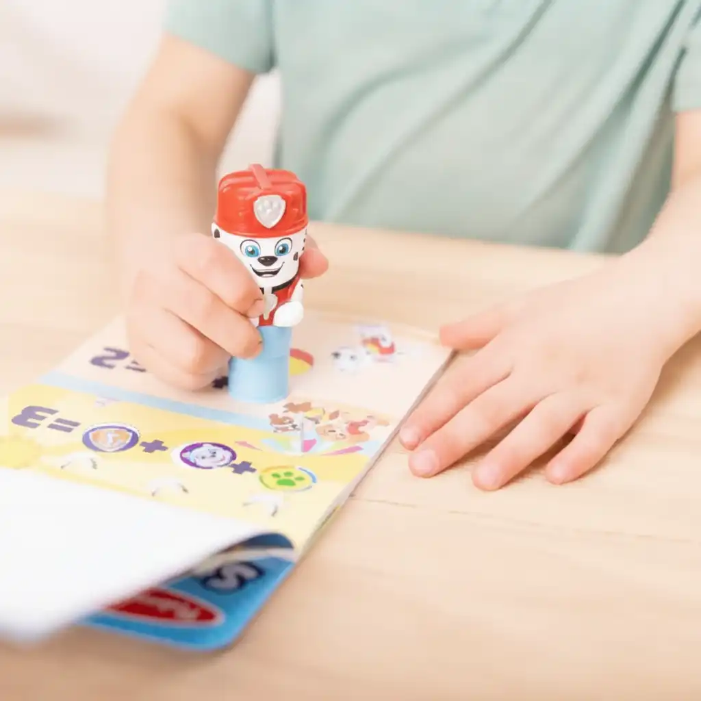 Découvrez de nouvelles façons de jouer créativement avec le livre d'activités Interactif.