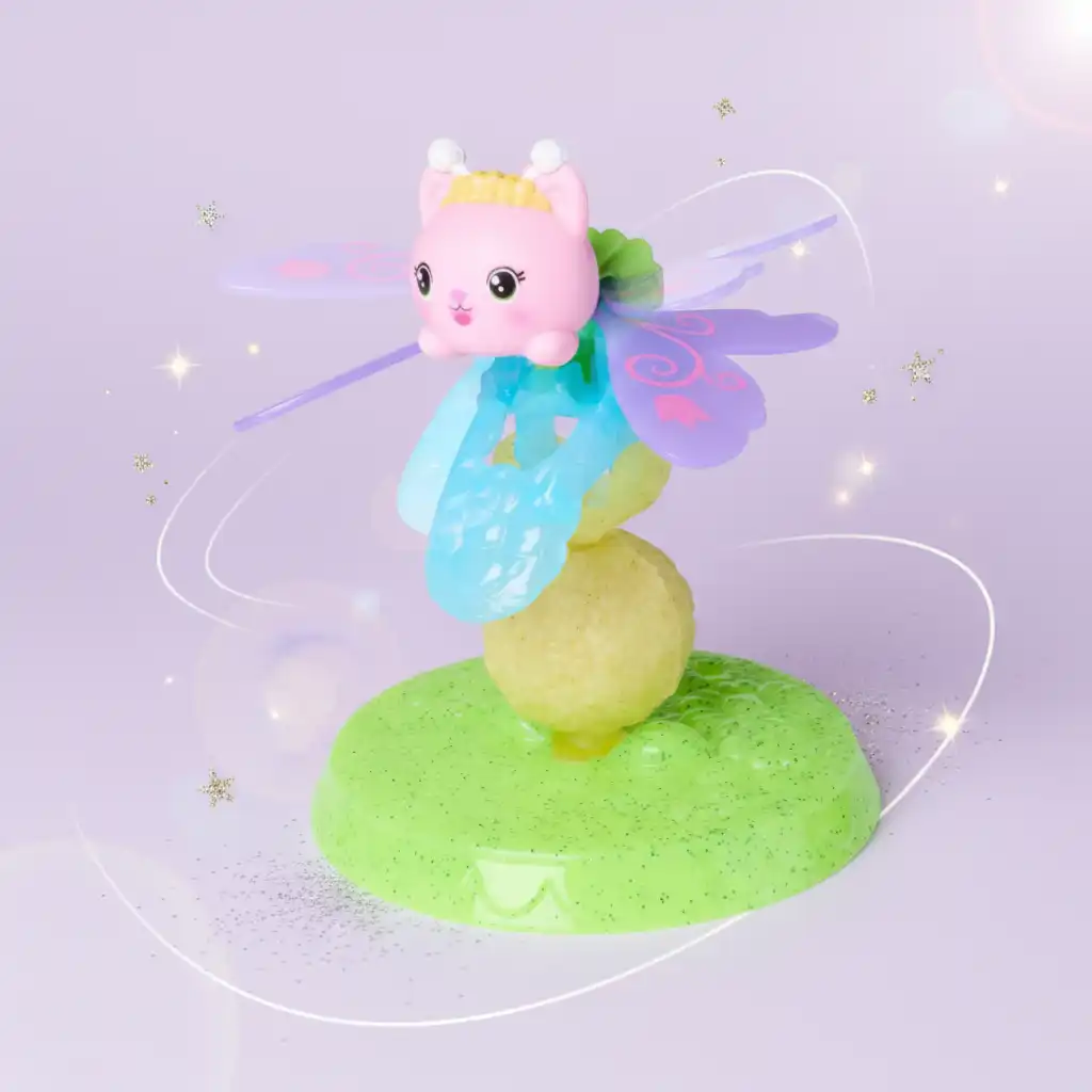 Finition détaillée de la figurine de la Fée Chaton avec des ailes fonctionnelles.