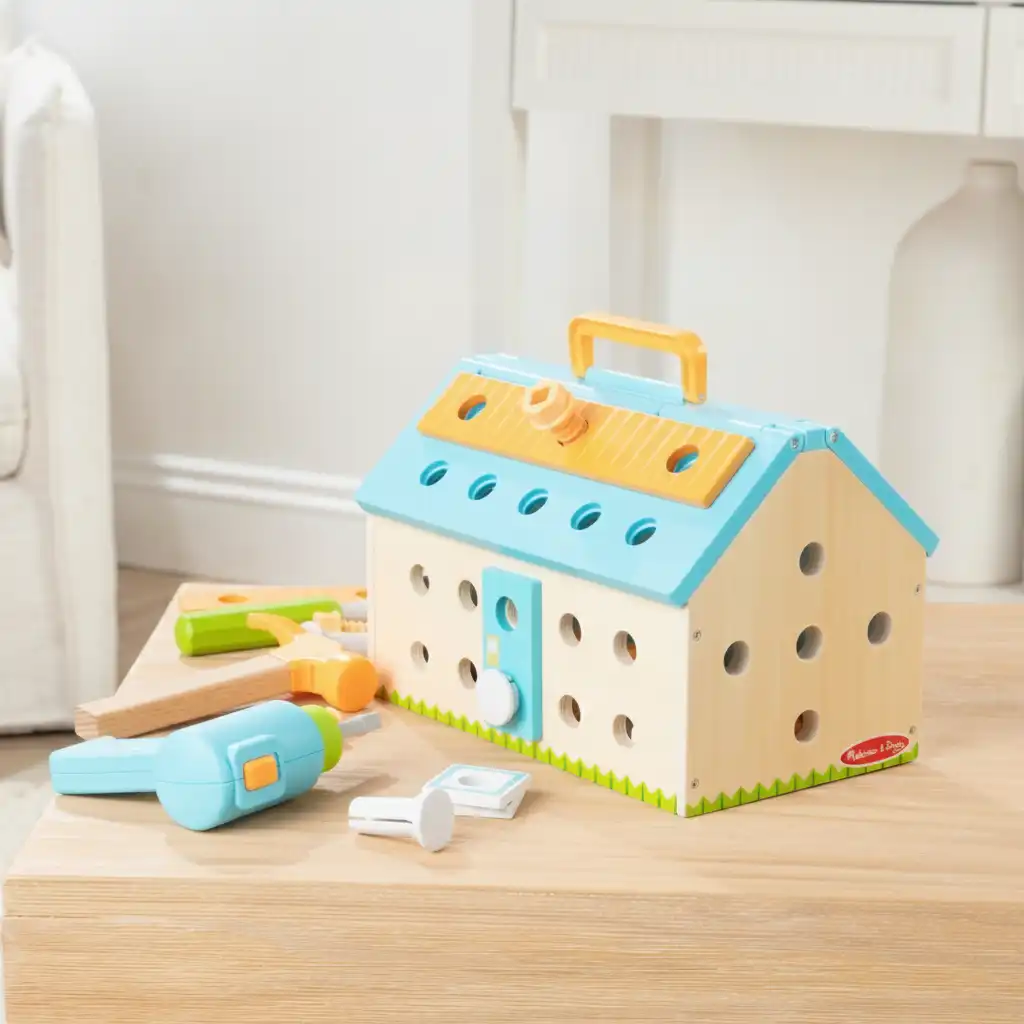 Soutien de la créativité Enfantin lors de la conception de sa propre petite maison.